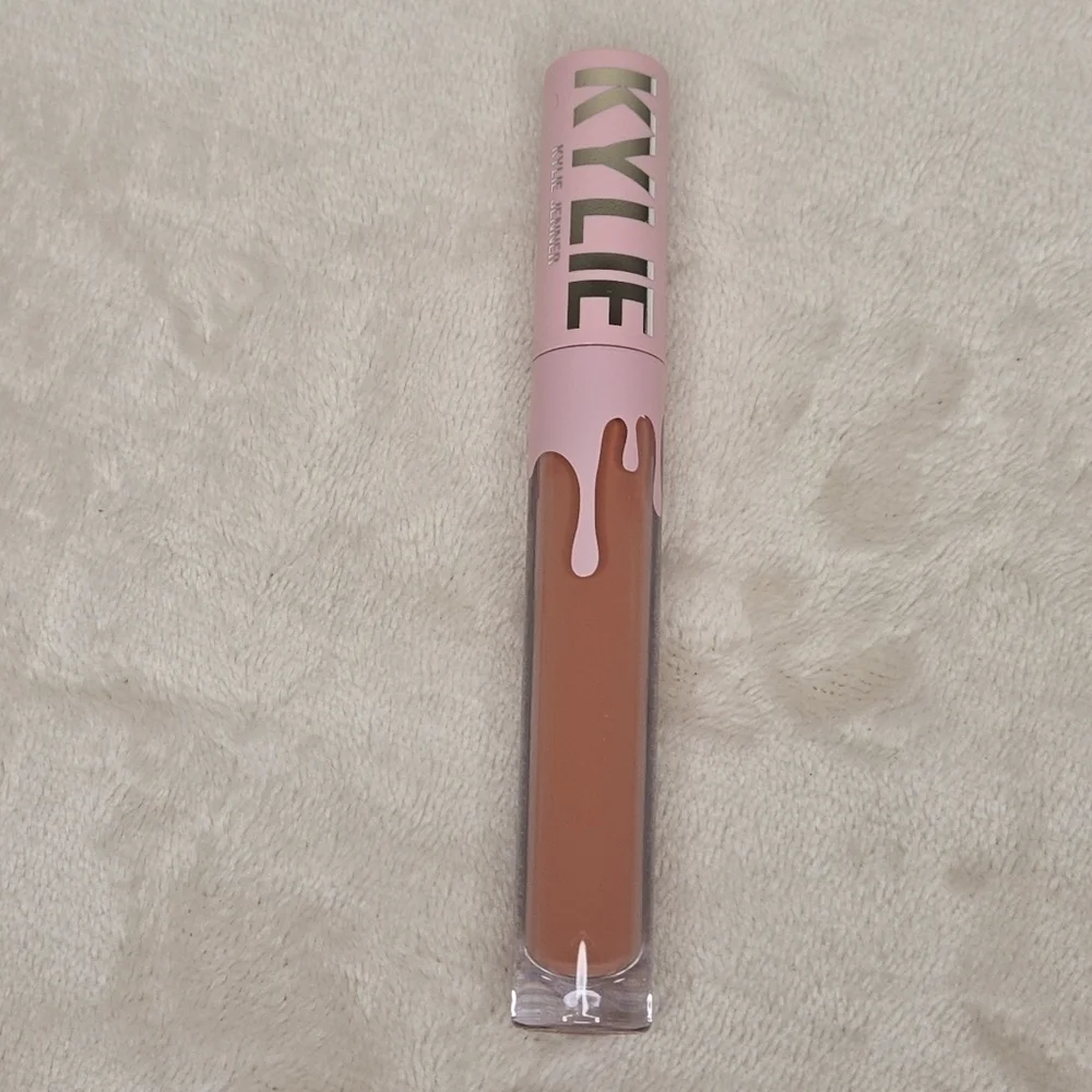 Kylie Cosmetics On Brand (Peachy Nude) Matte Liquid Lipstick